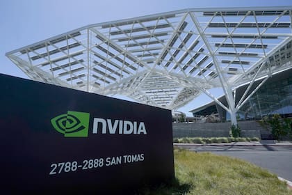 En esta imagen del 31 de mayo de 2023 se ve un edificio de oficinas de Nvidia en Santa Clara, California. (AP Foto/Jeff Chiu, Archivo)